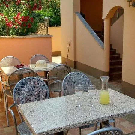 Apartman With Balcony In Vinisce