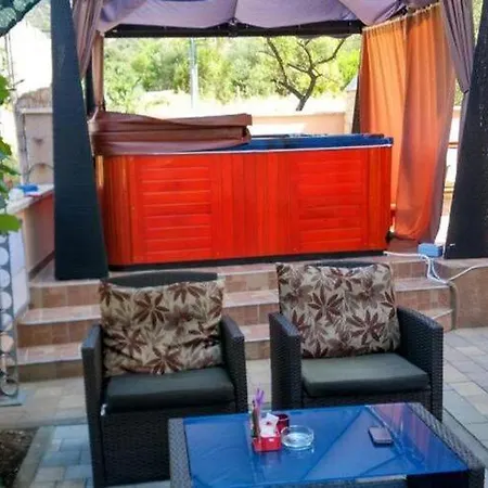 Apartman With Balcony In