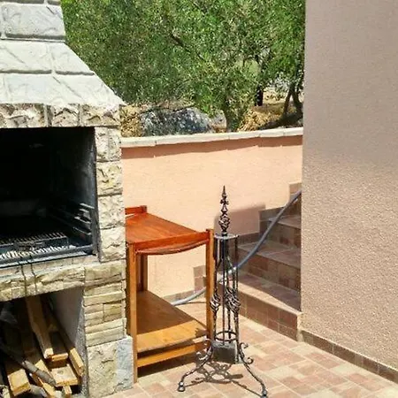 With Balcony In Apartman Vinisce