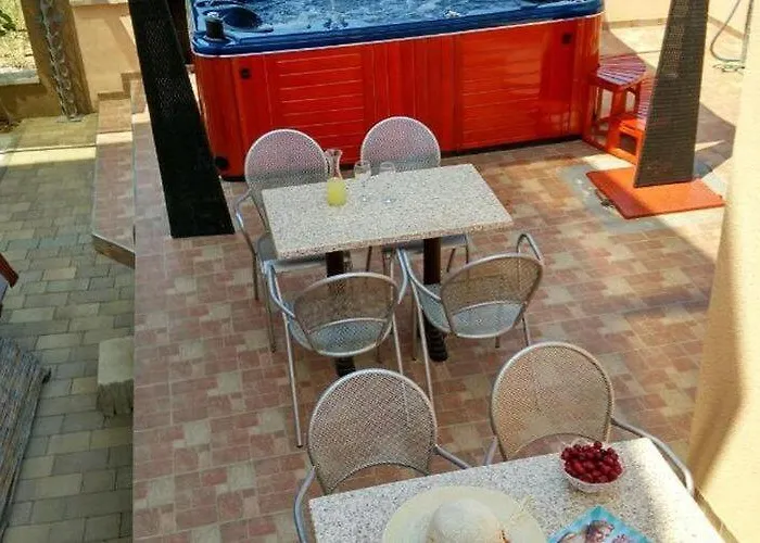 With Balcony In Apartman *