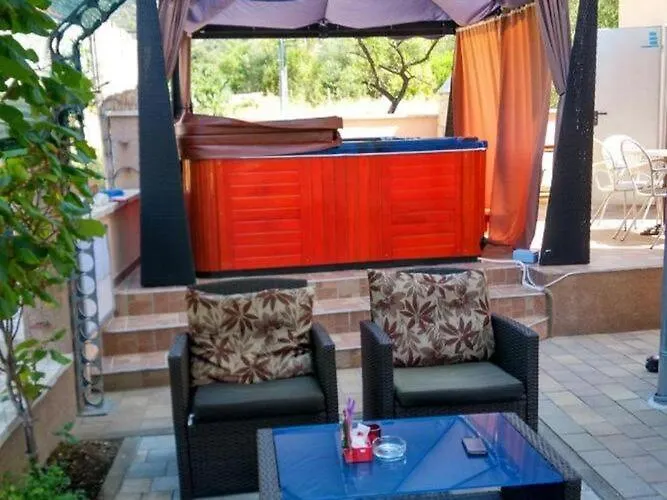 Apartman With Balcony In